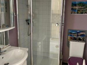 Koupelna v ubytování Charmant Studio Centre Amélie-les-Bains avec Balcon, Garage et Ascenseur - FR-1-703-132