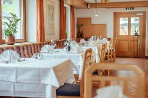 Restauracja lub miejsce do jedzenia w obiekcie Hotel Gesser