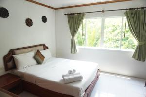 Voodi või voodid majutusasutuse Chaweng Tara Hotel toas