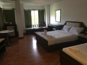 Voodi või voodid majutusasutuse Chaweng Tara Hotel toas