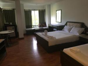 Voodi või voodid majutusasutuse Chaweng Tara Hotel toas