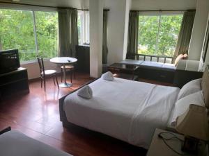 Voodi või voodid majutusasutuse Chaweng Tara Hotel toas