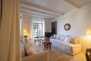 TV a/nebo společenská místnost v ubytování Rimondi Residences Chania