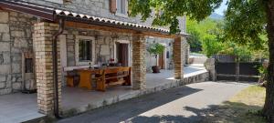 Zdjęcie z galerii obiektu Villa Kozljak, for 10 people, pool w mieście Kozljak