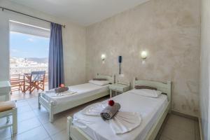 Postel nebo postele na pokoji v ubytování Sunrise Hotel