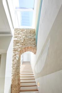 a staircase in a building with a stone wall at El Escondite Tarifa in Tarifa