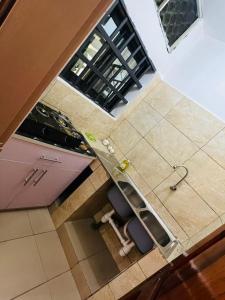 a kitchen with a ladder in the middle of a room at Apartment Diamant in Cotonou