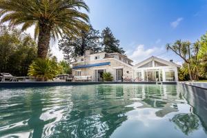 Πισίνα στο ή κοντά στο Embruns - Location vacances capbreton superbe villa avec jardin et piscine chauffée