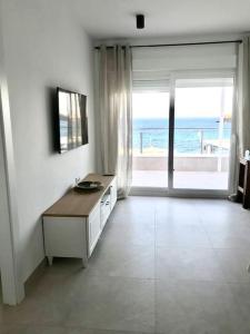 TV a/nebo společenská místnost v ubytování Balcón del Mar + 10 fotografií