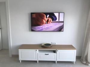 TV a/nebo společenská místnost v ubytování Balcón del Mar
