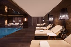 Bazén v ubytování The Ritz-Carlton, Baku nebo v jeho okolí