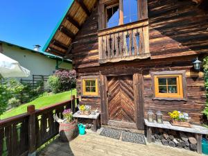 Balkón nebo terasa v ubytování Chalet Reserl by Interhome