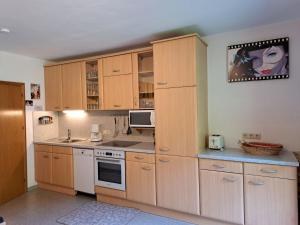 Kuchyňa alebo kuchynka v ubytovaní Apartment Schoberhof by Interhome