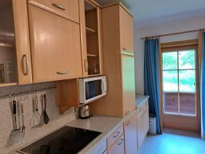 Kuchyňa alebo kuchynka v ubytovaní Apartment Schoberhof by Interhome + 37 fotografií