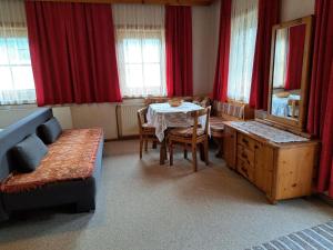 Posedenie v ubytovaní Apartment Schoberhof by Interhome