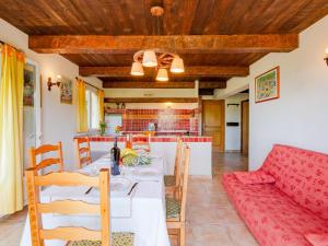 Χώρος καθιστικού στο Apartment Sainte Croix by Interhome