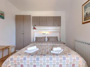Łóżko lub łóżka w pokoju w obiekcie Apartment Villa Alba-1 by Interhome