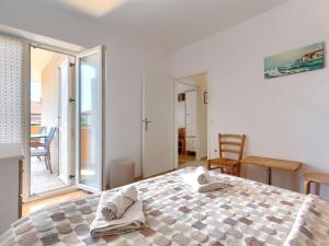 Łóżko lub łóżka w pokoju w obiekcie Apartment Villa Alba-1 by Interhome