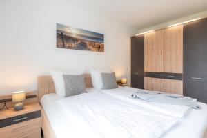 Ένα ή περισσότερα κρεβάτια σε δωμάτιο στο Terrassenwohnung "Gartenblick" - Haffresidenz