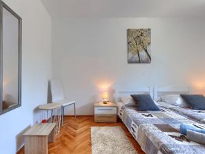Postel nebo postele na pokoji v ubytování Holiday Home Jurican by Interhome