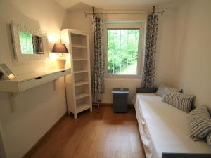 Postel nebo postele na pokoji v ubytování Holiday Home Rosemarie by Interhome