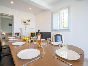 Nápoje v ubytování Villa Les 4 Vents by Interhome