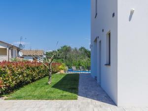 Bazén v ubytování Holiday Home Villa Isabela by Interhome nebo v jeho okolí