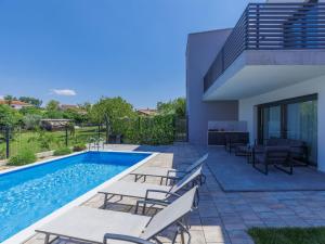 Bazén v ubytování Holiday Home Villa Isabela by Interhome nebo v jeho okolí