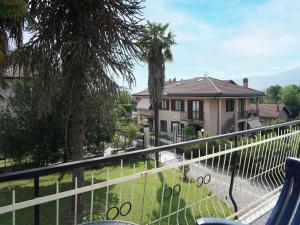 Balcony o terrace sa Apartment Il Gallo Nero by Interhome