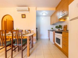 Kuchyň nebo kuchyňský kout v ubytování Apartment Res Mediterraneo-5 by Interhome + 17 fotografií