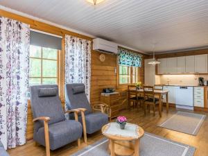 Kuchyň nebo kuchyňský kout v ubytování Holiday Home 7734 by Interhome