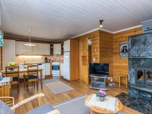 Kuchyň nebo kuchyňský kout v ubytování Holiday Home 7734 by Interhome