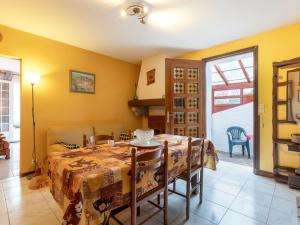 Ruang duduk di Apartment Petit bois-1 by Interhome