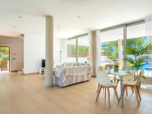A bed or beds in a room at Villa Villa Mut by Interhome