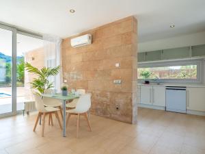 A kitchen or kitchenette at Villa Villa Mut by Interhome Még 32 kép