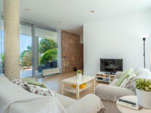 A television and/or entertainment centre at Villa Villa Mut by Interhome