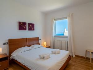 A bed or beds in a room at Villa Villa Mut by Interhome