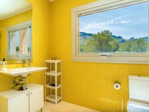 A bathroom at Villa Villa Mut by Interhome