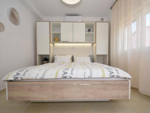 Postel nebo postele na pokoji v ubytování Apartment Matanovi Dvori-1 by Interhome