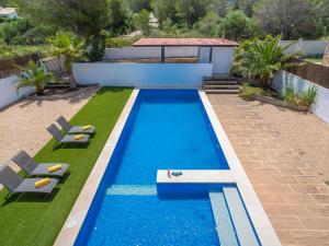 The swimming pool at or close to Villa Villa Mut by Interhome