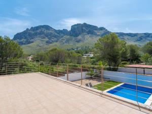 A general mountain view or a mountain view taken from A villát
