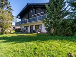 Κήπος έξω από το Apartment Am Hohen Bogen-61 by Interhome