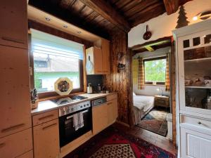Η κουζίνα ή μικρή κουζίνα στο Chalet Chalet Bodental 28 by Interhome