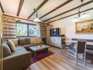 Χώρος καθιστικού στο Apartment Am Hohen Bogen-65 by Interhome