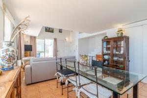 Televízia a/alebo spoločenská miestnosť v ubytovaní Penthouse center Altea