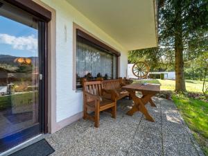 Κήπος έξω από το Apartment Am Hohen Bogen-72 by Interhome