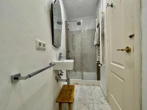 Łazienka w obiekcie 7R Charming Apartament Downtown Sevilla