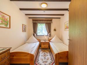 Postel nebo postele na pokoji v ubytování Apartment Am Hohen Bogen-72 by Interhome