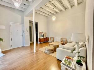 Część wypoczynkowa w obiekcie 7R Charming Apartament Downtown Sevilla