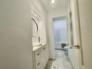 Łazienka w obiekcie 7R Charming Apartament Downtown Sevilla